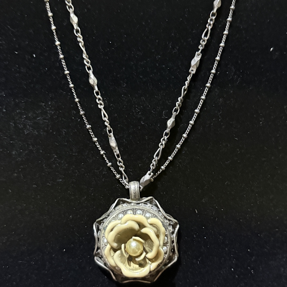 Elegant Silver and Gold Floral Ollie Pop Pendant Necklace